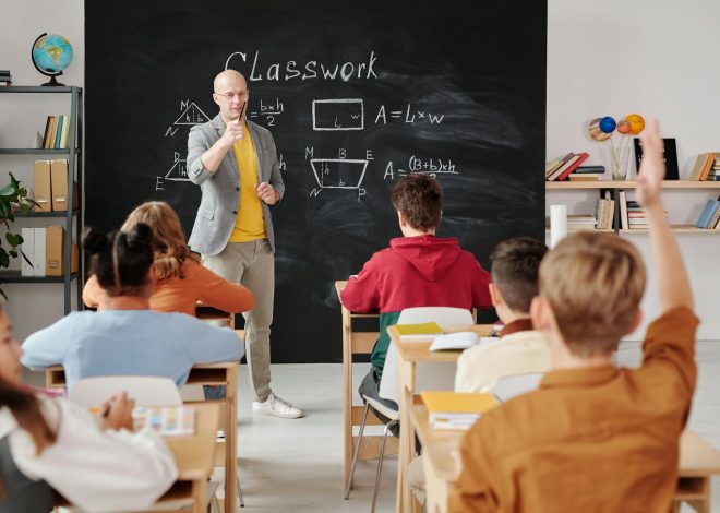 ¿Por Qué la Educación Siempre Está en Debate Constante?