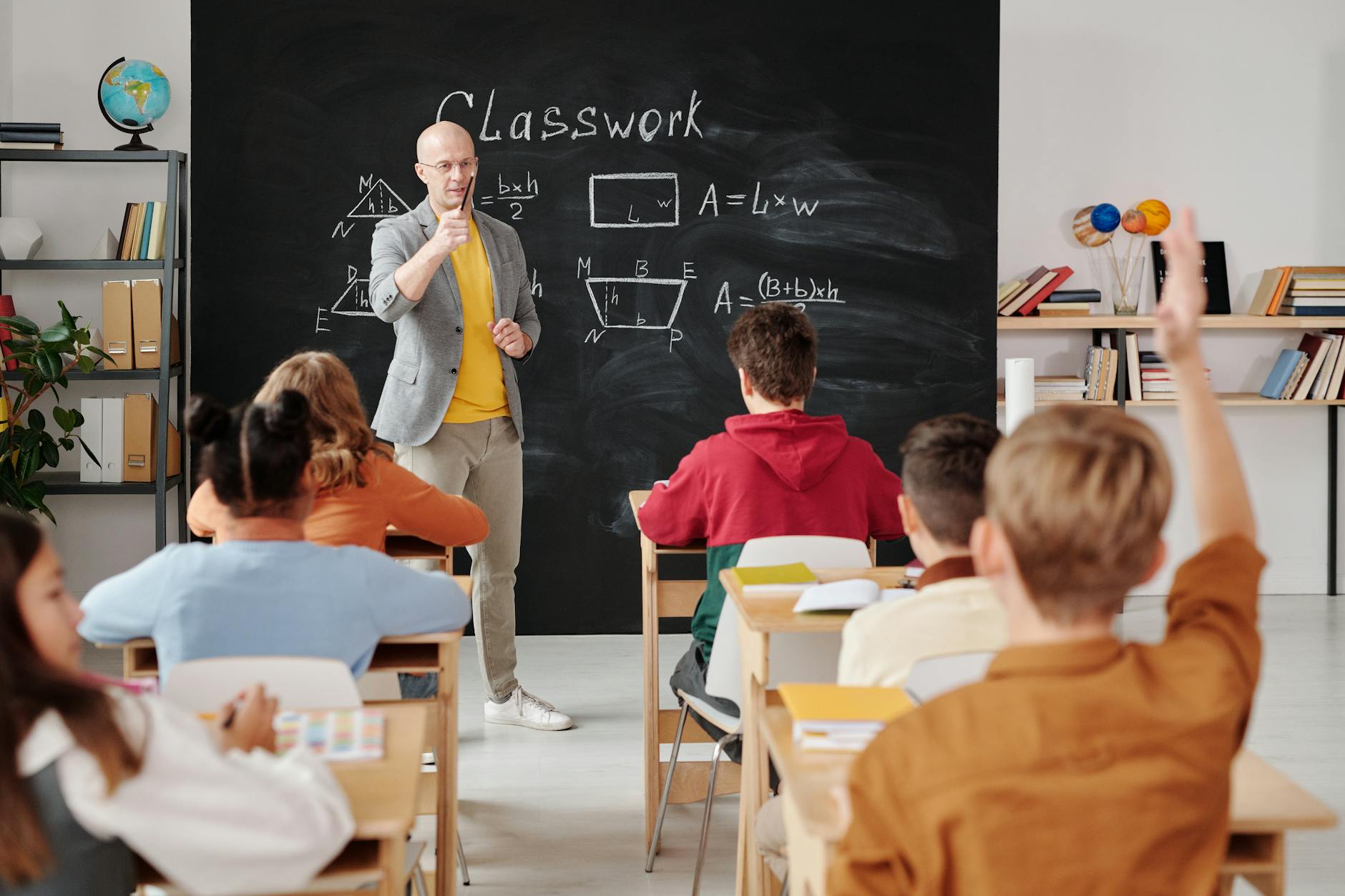 ¿Por Qué la Educación Siempre Está en Debate Constante?